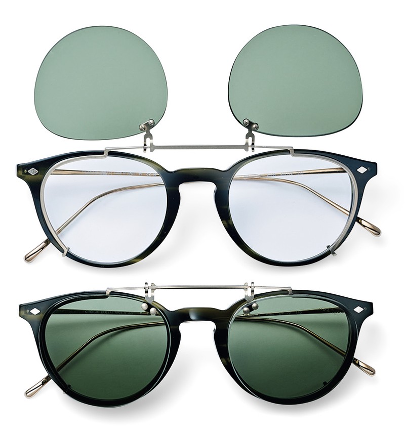 メガネ11万4510円／ジョルジオ アルマーニ（ルックスオティカジャパン カスタマーサービス）