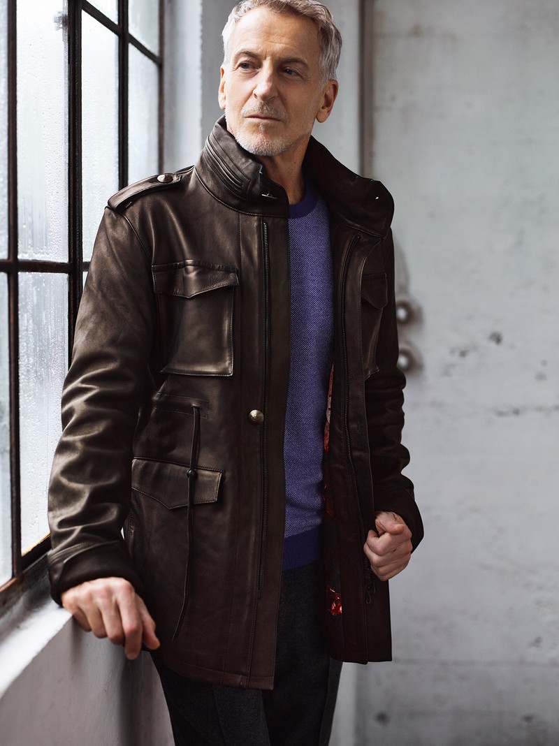 ニット8万300円／リヴェラーノ ＆ リヴェラーノ、パンツ3万1900円／ザ・チノ リヴァイブド（ともに買えるLEON）