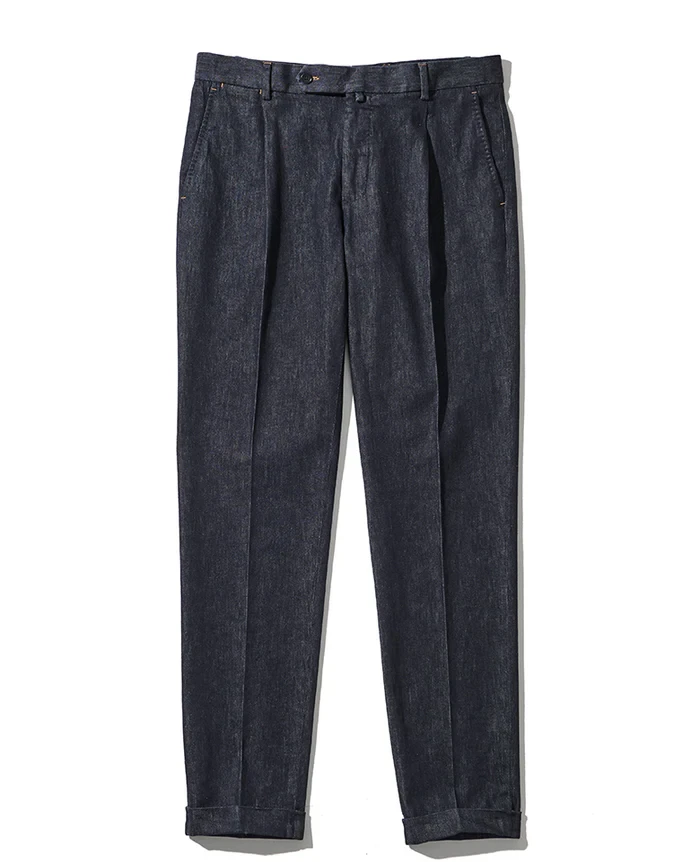 パンツ4万2900円／パオローニ（買えるLEON）