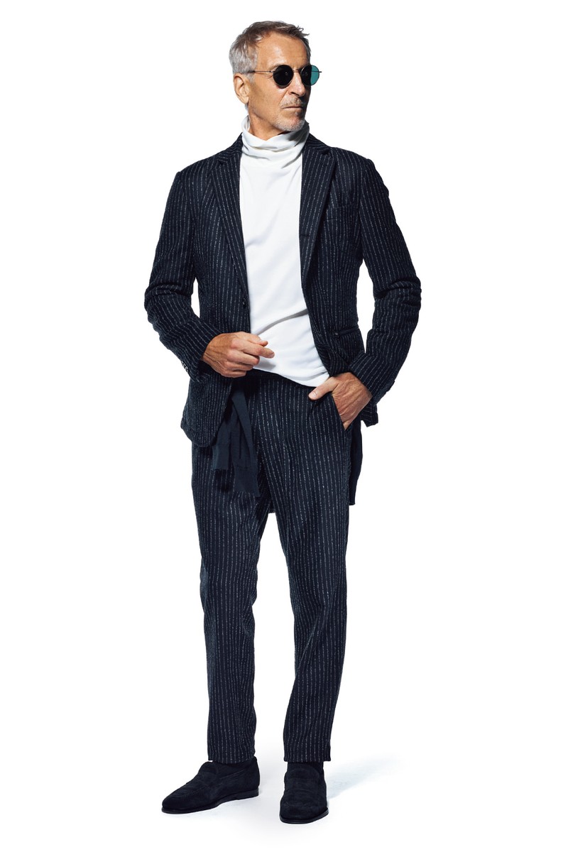 カットソー2万5300円／ジュンハシモト、ニット5万600円／ジョン スメドレー、サングラス3万8500円／ウェイティング フォー ザ サン、シューズ7万1500円／ヴェラスカ（すべて買えるLEON）