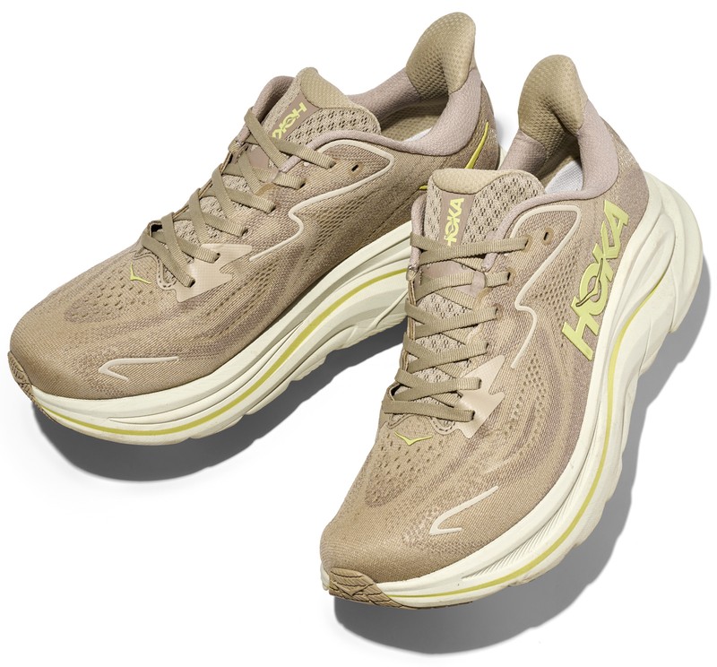 スニーカー、ブラウン、着こなし、コーデ