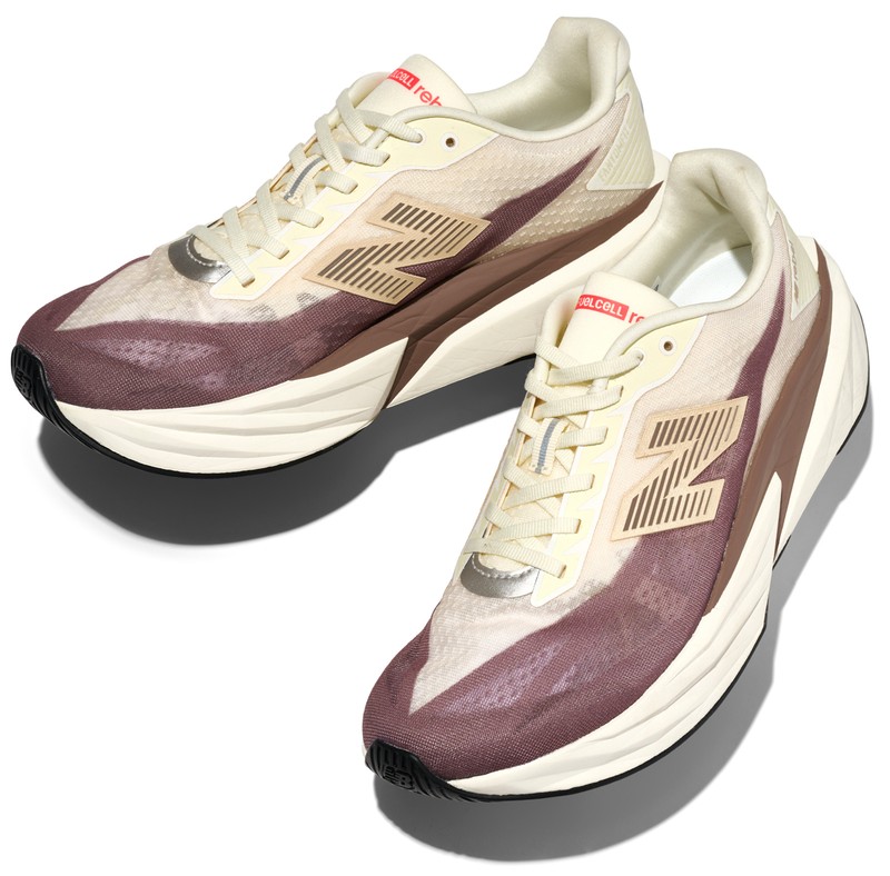 スニーカー、ブラウン、着こなし、コーデ