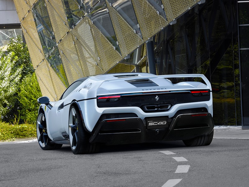 ぱっと目をひくリアビュー。