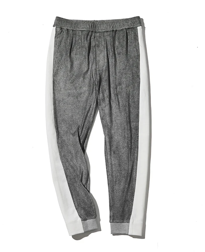 パンツ3万9600円／P.M.D.S.（買えるLEON）