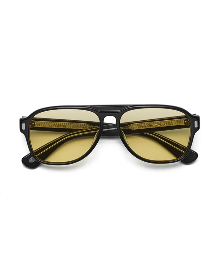 サングラス5万1700円／アイヴァン（買えるLEON）