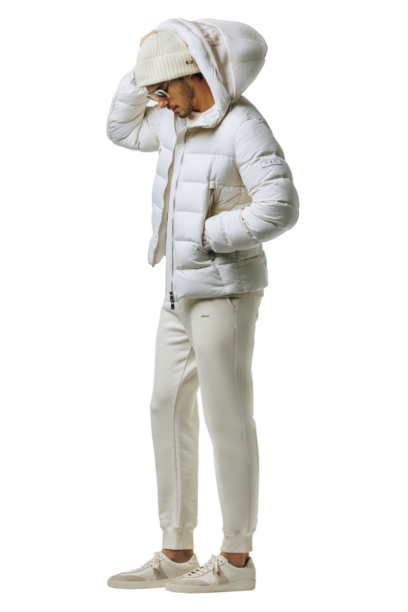 タトラス　ダウン　白　新作　着こなし　コーデ