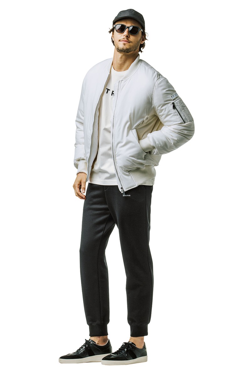 タトラス　ダウン　白　新作　着こなし　コーデ　MA-1