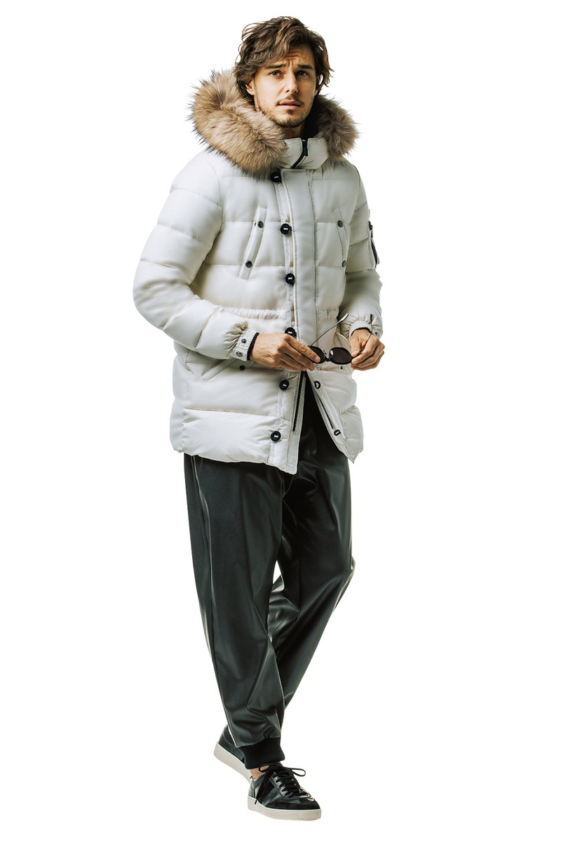 タトラス　ダウン　白　新作　着こなし　コーデ