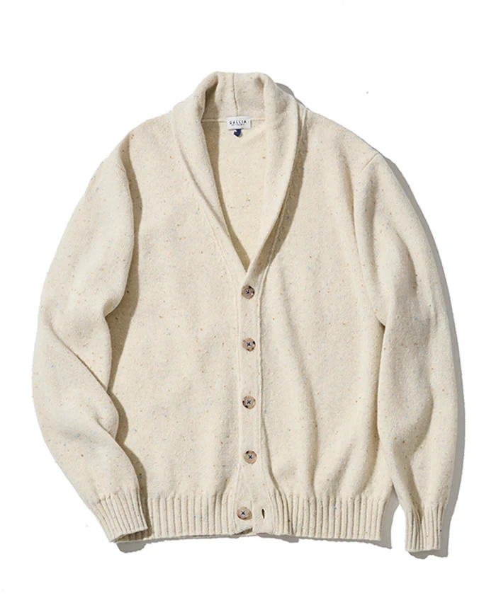 カーディガン5万7200円／ガリア ニット プロジェクト（買えるLEON）