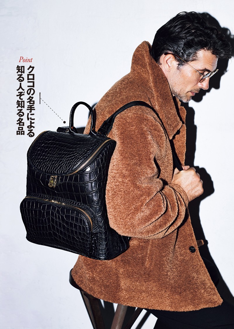 メインアイテムは下と同じ。コート6万6000円／ボラータ、パンツ3万3000円／アタッチメント、サングラス3万8500円／ウェイティング フォー ザ サン（すべて買えるLEON）