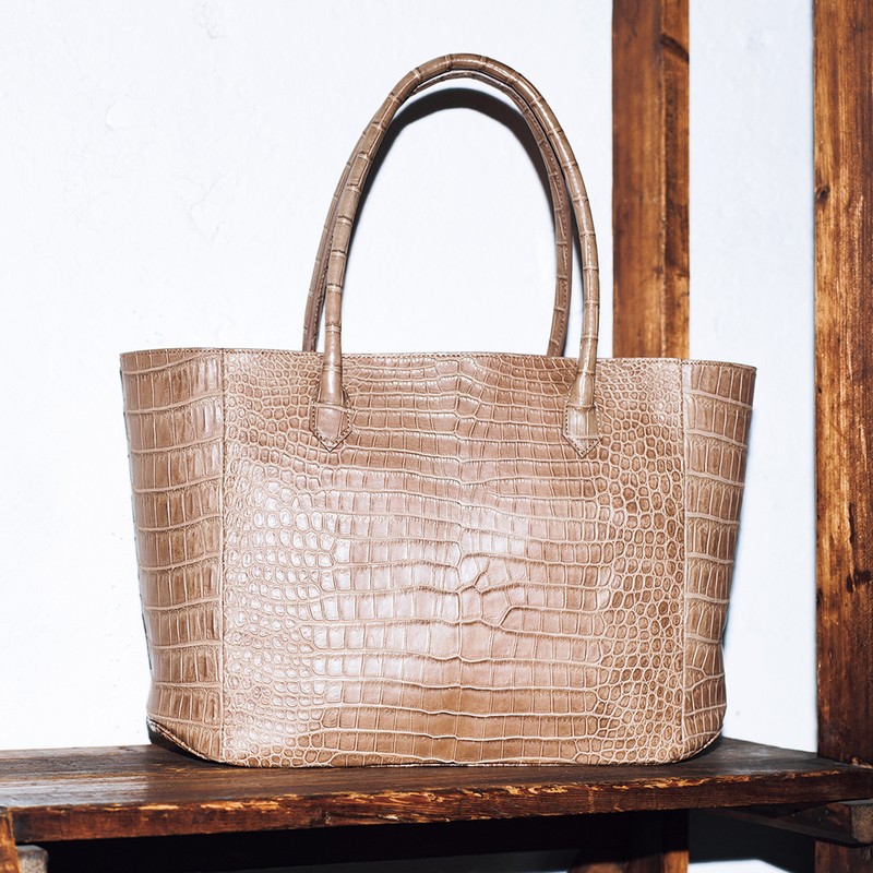 バッグ［W40×H29×D15㎝］81万4000円／山本製鞄（買えるLEON）