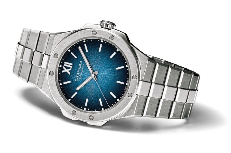 『アルパイン イーグル 41 XP CS プラチナ』 自動巻き、Pt950ケース（41㎜）×ブレスレット。100m防水。ショパールブティック限定販売。1731万4000円／ショパール（ショパール ジャパン プレス）