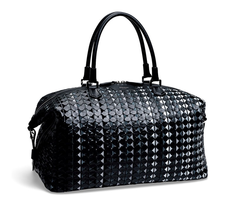 バッグ［W55×H30×D25㎝］61万6000円／セラピアン（リシュモン ジャパン セラピアン）