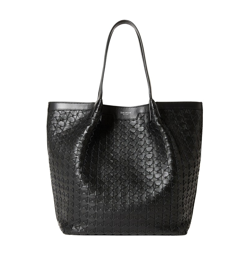 バッグ［W33×H36×D19㎝］47万4100円／セラピアン（リシュモン ジャパン セラピアン）