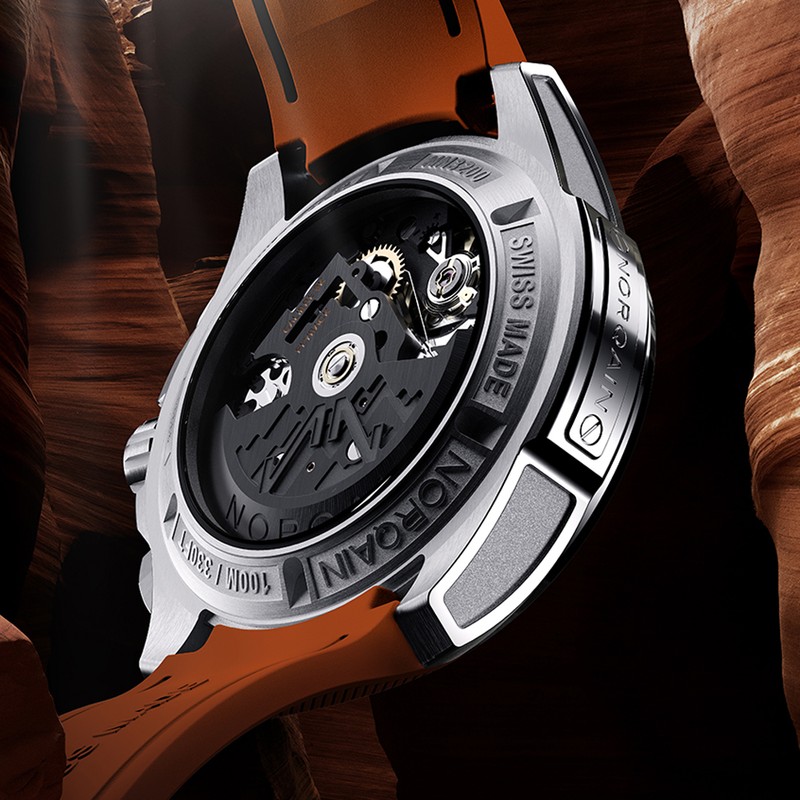 ダイヤルデザインだけでなく、ローターも世界最高峰の山をモチーフにしている。