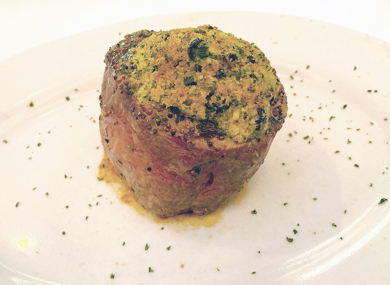 上の宣材写真より大きいフィレ肉（笑）。通常は、広報用写真よりも小さいポーションが来ますがこの厚みでお越しいただきました。感謝。