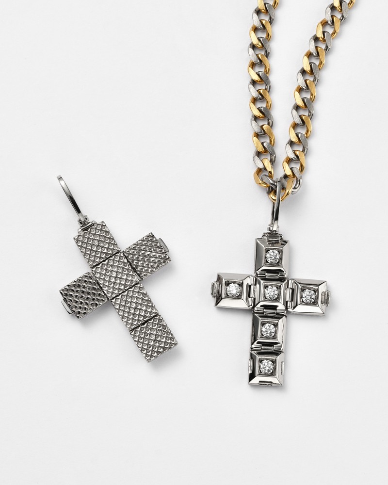 各ペンダントトップ［18KWG×ダイヤモンド］179万3000円、チェーン［18KYG］000万0000円／ともにラギッド マインド（エスジェイ ジュエリー）