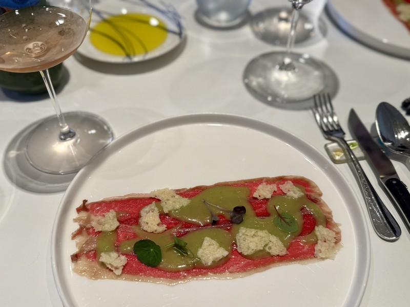 5皿のテイスティングメニューは80ユーロから