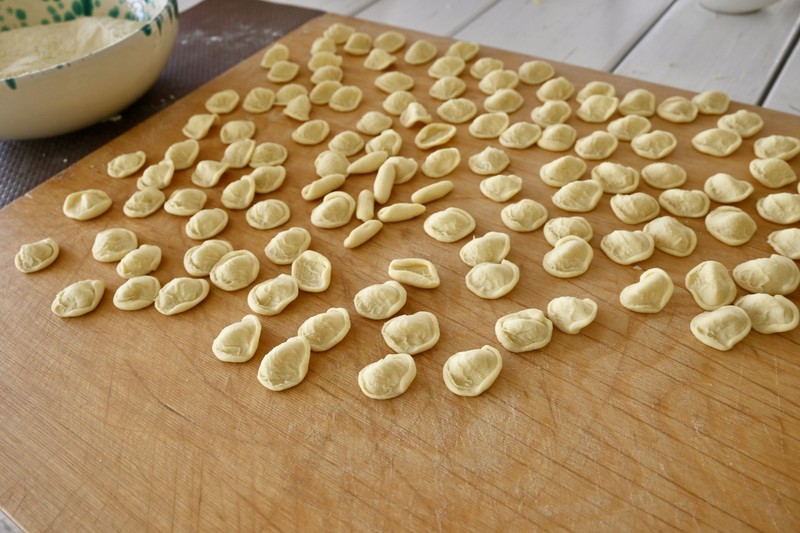 オレキエッテは親指で押して作る独自の形状。