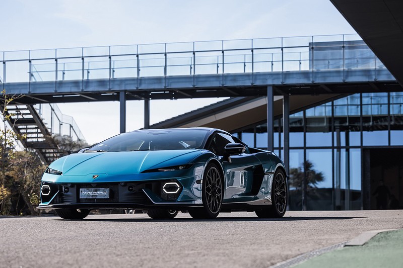 新色のブルーをまとった「テメラリオ」。