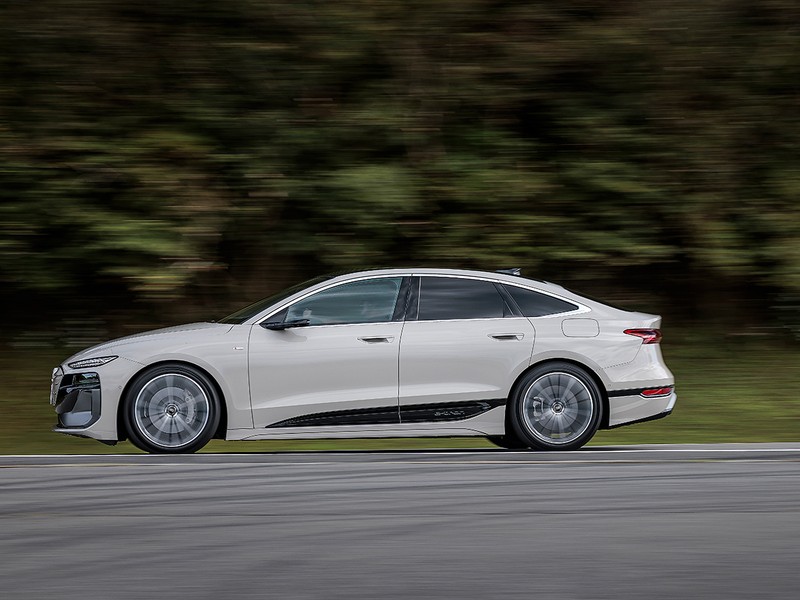 アウディA6 e-tron 快適な乗り味もおおきな魅力。