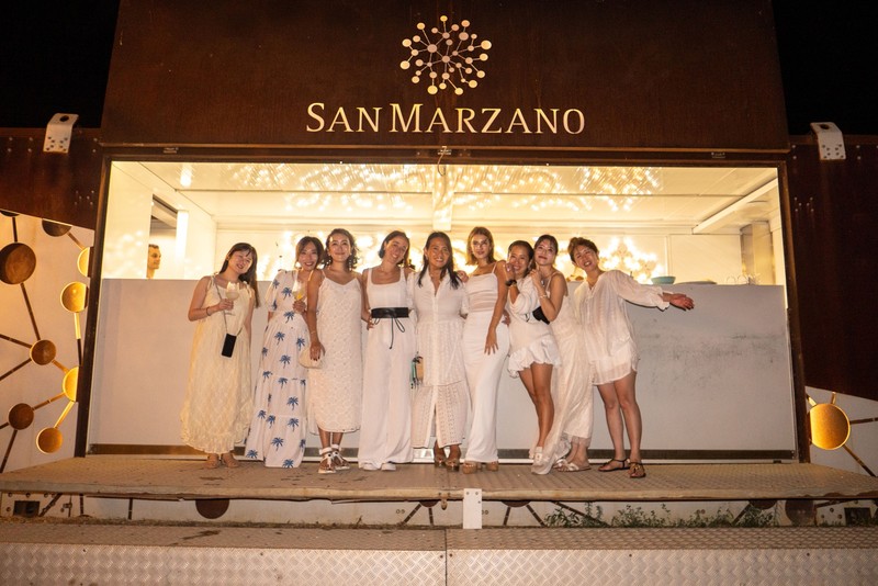 サンマルツァーノのゴットマザーちよみさんを囲む女子軍団