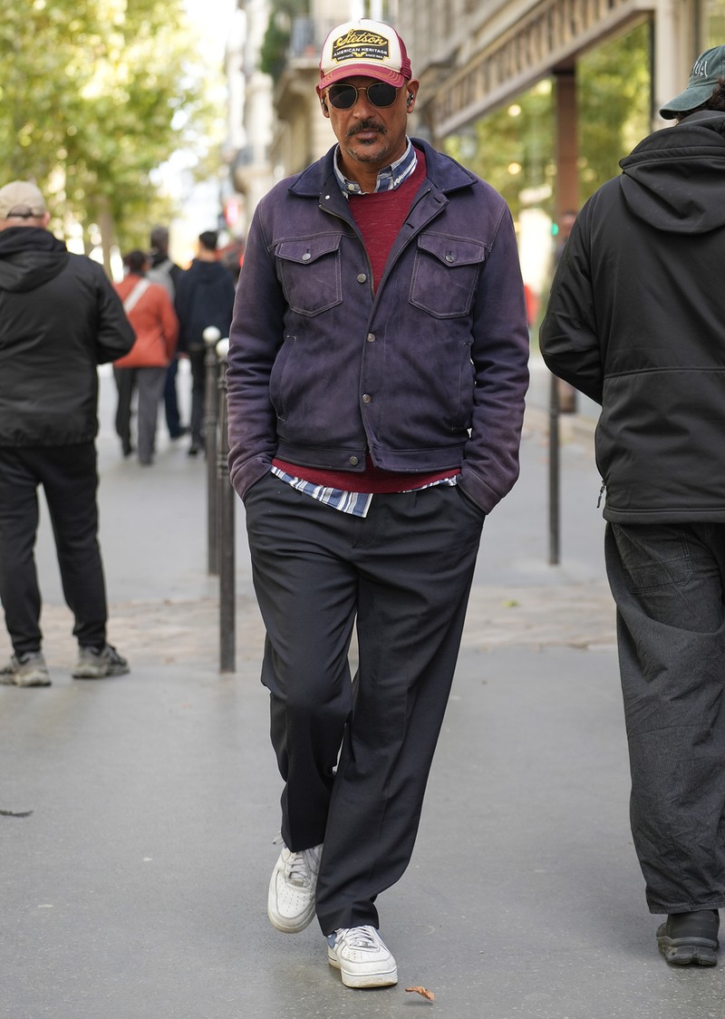 黒セットアップのいまどきな着流し方 | ファッションスナップ（メンズ