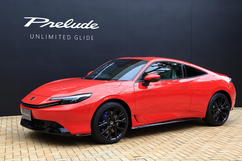 グライダーを発想の起点に、大空を自由に滑空するような「UNLIMITED GLIDE」をコンセプトとして開発された。