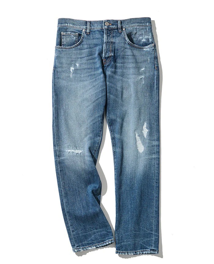 デニムパンツ¥66,000／ピーティー トリノ デニム（買えるLEON）