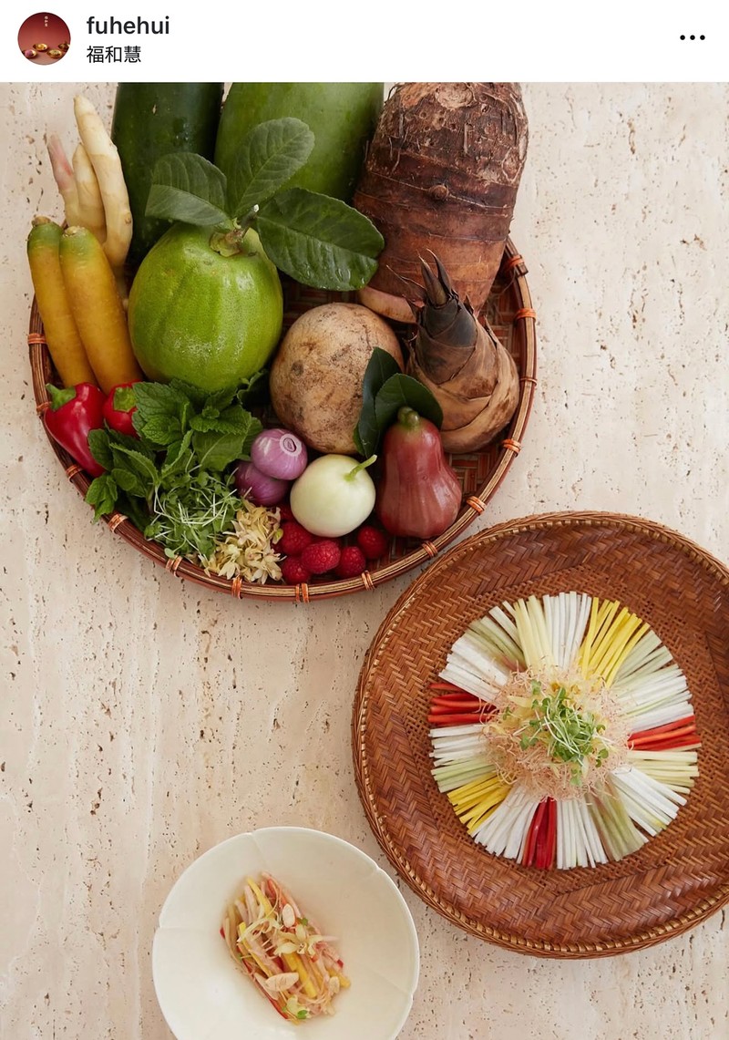 青マンゴーや熱帯野菜のヒカマなど10種以上の野菜を端正な千切りにした前菜。