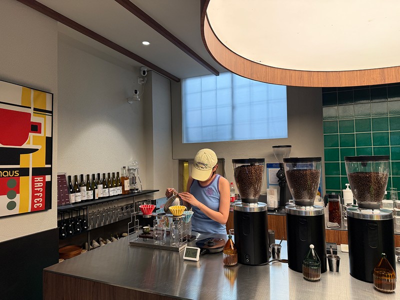 「云南徳宏 Dehome Coffee」の胶州路店。