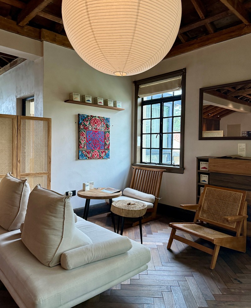 「特写南站」の店内には雲南コーヒーの資料も展示。