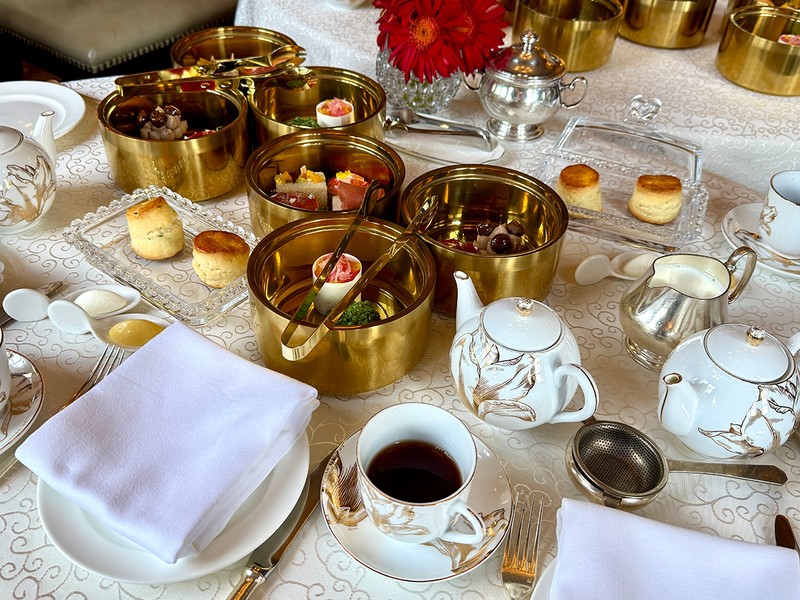 やはり中国茶が豊富なアフタヌーンティー。2名約1万1000円。