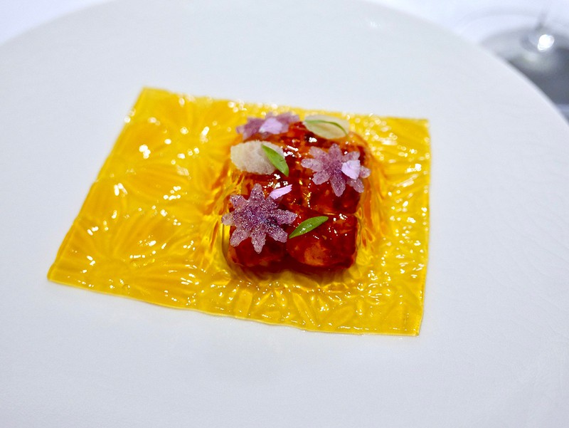 ガストロノミックな見た目の一品も、食べれば直球の美味しさ。