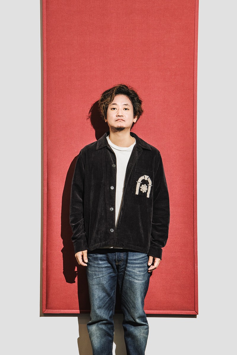 桑田佳祐が「夏 螢介」名義で“流し”のミュージシャン、田内洵也をプロデュース！ 楽曲「深川のアッコちゃん（produced by 夏 螢介 a.k.a. KUWATA KEISUKE）」