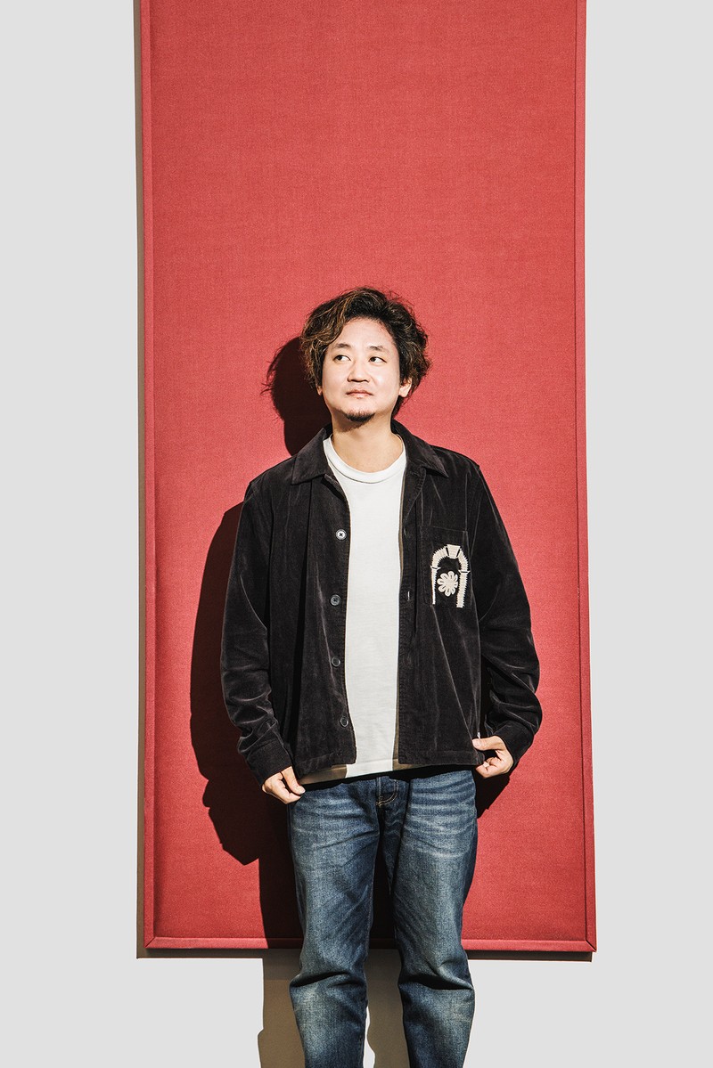 桑田佳祐が「夏 螢介」名義で“流し”のミュージシャン、田内洵也をプロデュース！ 楽曲「深川のアッコちゃん（produced by 夏 螢介 a.k.a. KUWATA KEISUKE）」