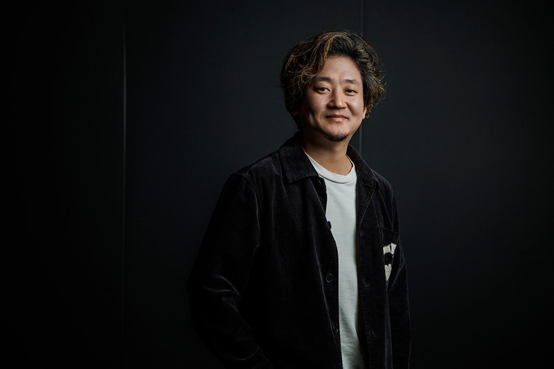 桑田佳祐が「夏 螢介」名義で“流し”のミュージシャン、田内洵也をプロデュース！ 楽曲「深川のアッコちゃん（produced by 夏 螢介 a.k.a. KUWATA KEISUKE）」