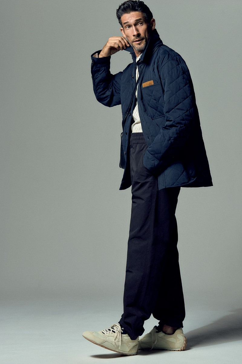 パンツ16万600円、ジャケット42万200円、シャツ16万600円、靴13万7500円、バッグ29万1500円／すべてボッテガ・ヴェネタ（ボッテガ・ヴェネタ ジャパン）