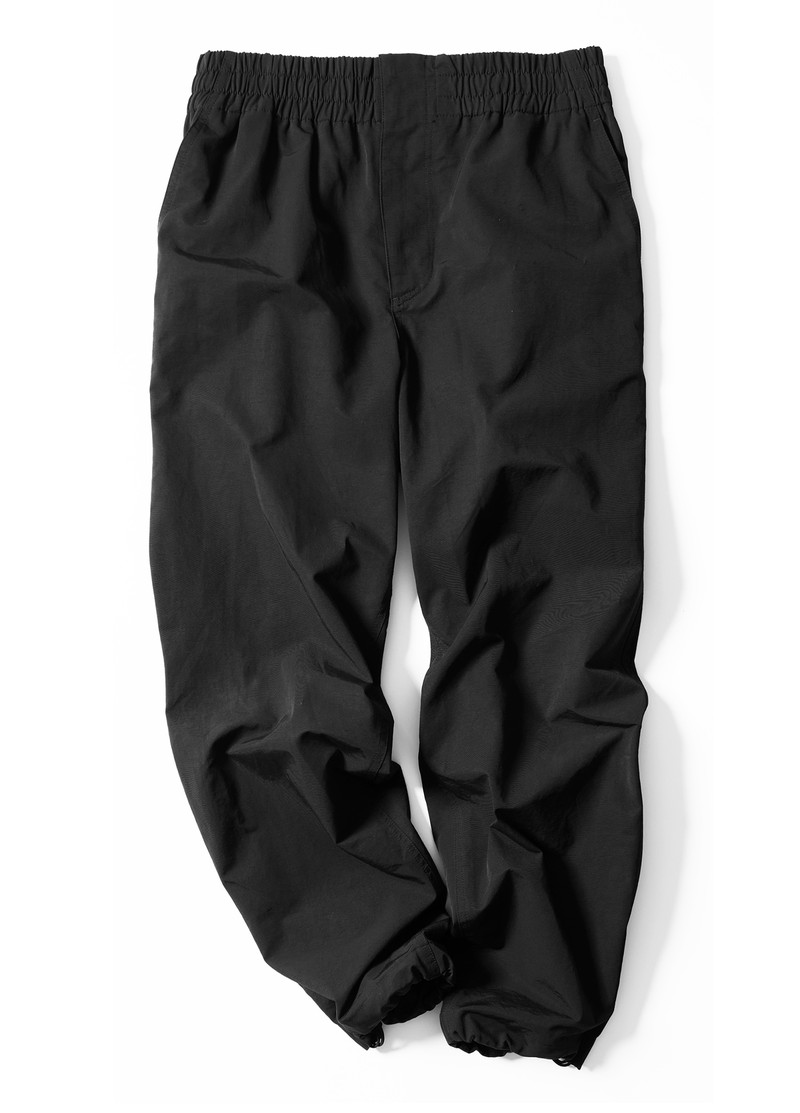 パンツ16万600円／ボッテガ・ヴェネタ（ボッテガ・ヴェネタ ジャパン）