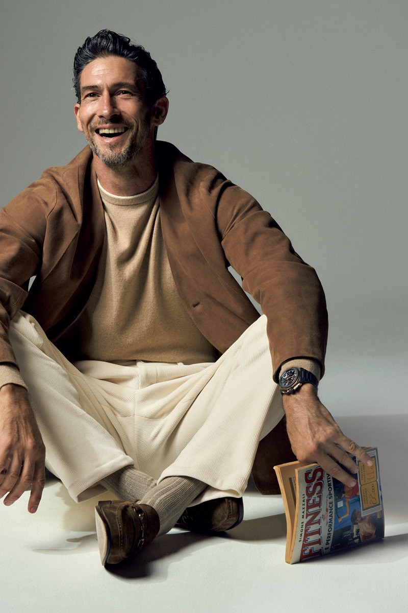 ジャケット19万8000円、ニット8万2500円／ともにランバン コレクション（ランバン コレクション 表参道店）、靴4万28900円／イルモカシーノ（ビームス 六本木ヒルズ）、時計316万3600円／ゼニス