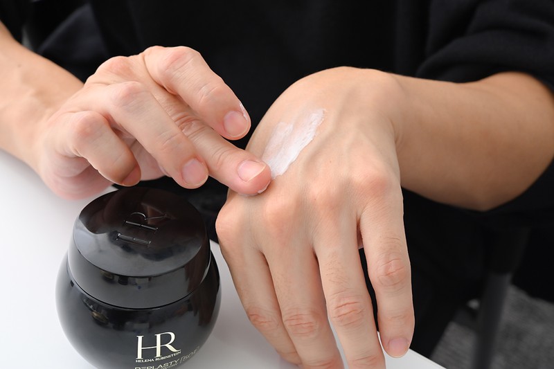 「リプラスティ ルコンストラクション ナイト クリーム 50PX」50mL 7万3260円/ヘレナ ルビンスタイン