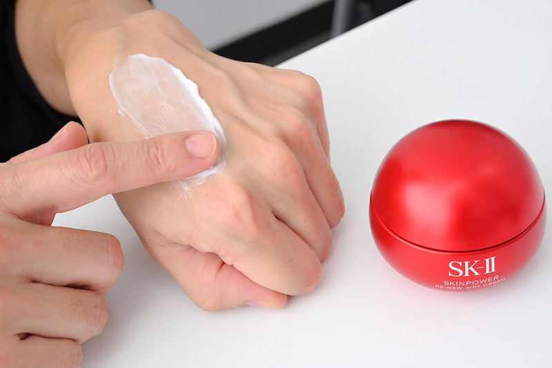 「スキンパワー リニュー エアリークリーム」50g 1万8700円(編集部調べ)/SK-II