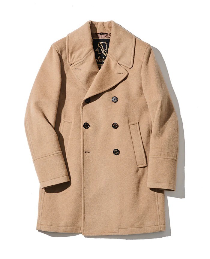 コート¥385,000／シーラップ（買えるLEON）