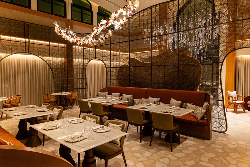 漁師の網、魚のうろこ、砂漠の生き物などさまざまなものをモチーフとしてデザインされたインテリア。