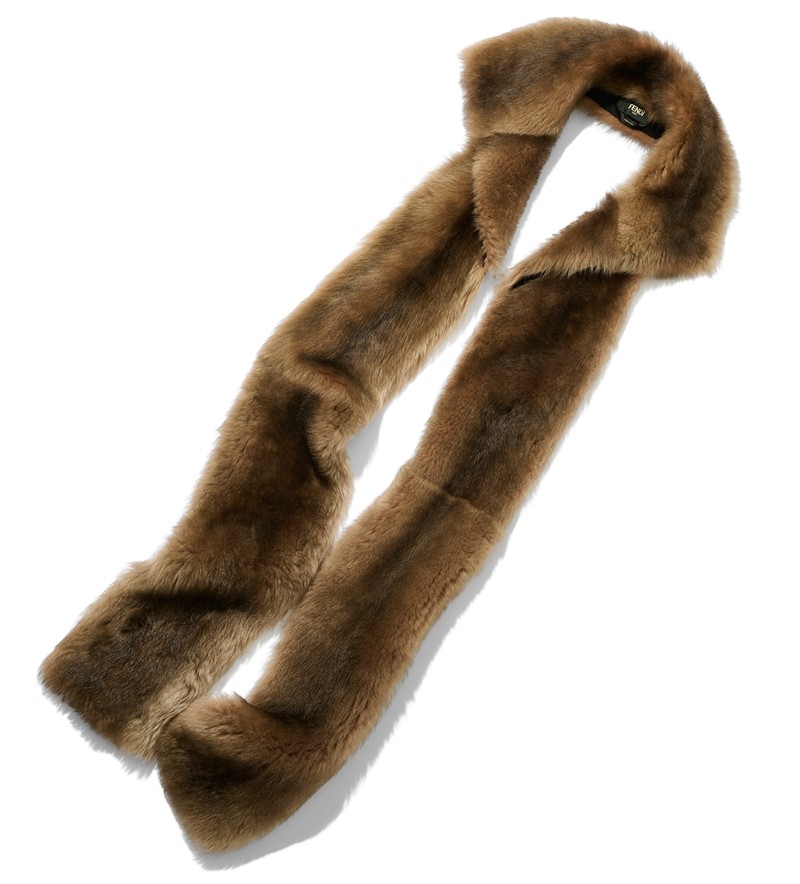 フェンディ、ストール、マフラー、コート、着こなし、コーデ