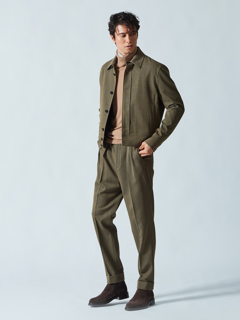 軽快なのに品がある、大人にこそ似合う「セットアップ」がコレ