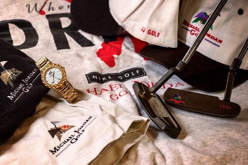 向後さんがゴルフを始めるちょうど2000年代初期に、限定展開していたと思われるナイキの「マイケル ジョーダン ゴルフ」。Ｔシャツやショーツ、それにキャップやギアまで揃えています。