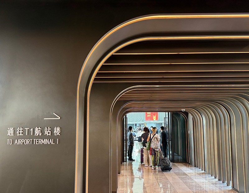 基本、ホテルの宿泊者だけが通れるトンネル。