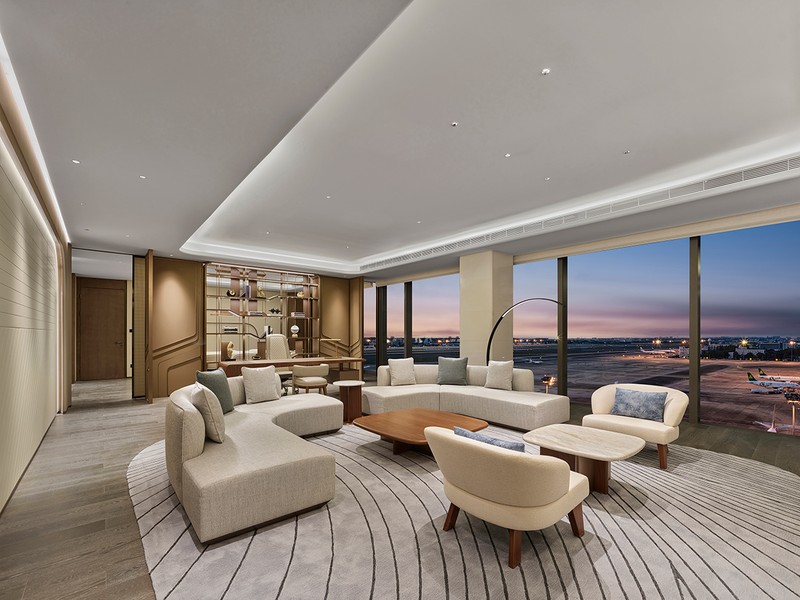 「キング プレジデンシャル スイート」のリビング。