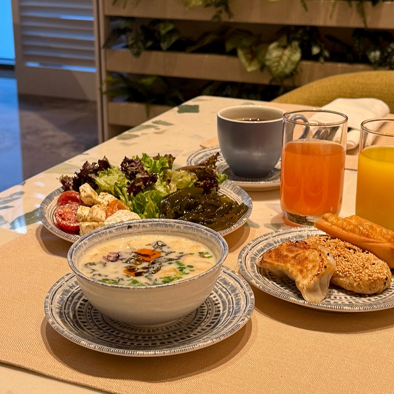 朝食は朝6時半から。